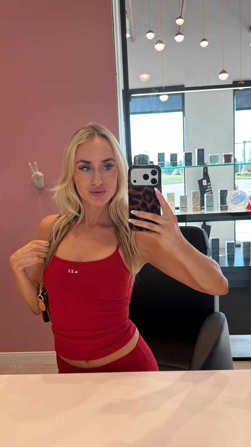 Customer photo review of The Minimalist Tank Black