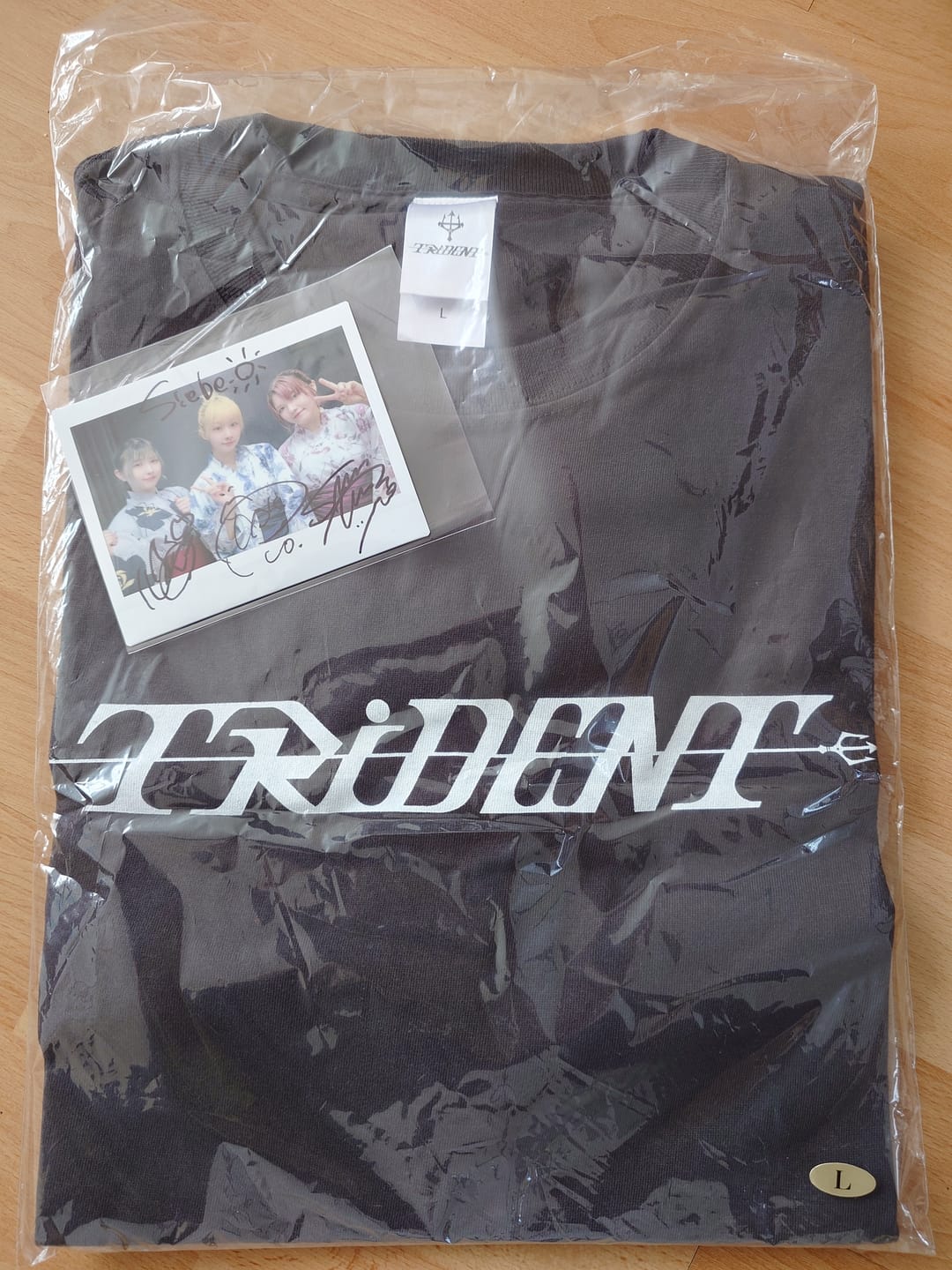 Customer photo review of TRiDENT "ONLINE BROMIDE" Autographed Cheki Polaroid Photo (With Your Custom Name) - All Members