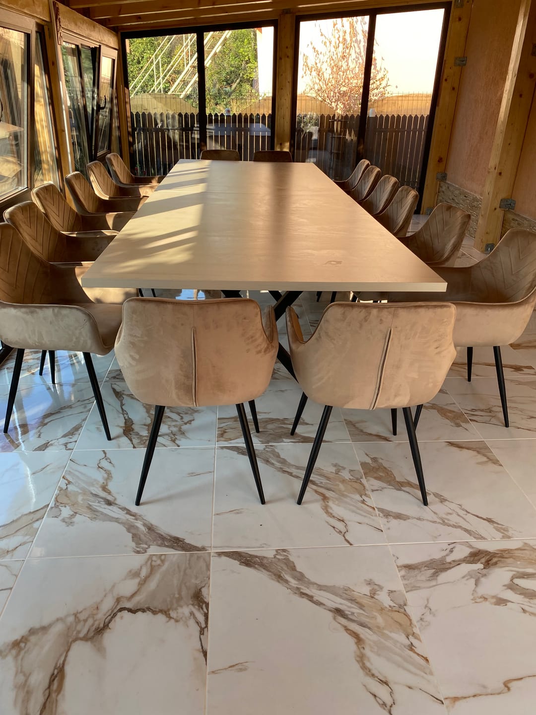 Customer photo review of Scaun de living modern FIG, bej/negru, stofa catifelata/metal, 57x47x85 cm