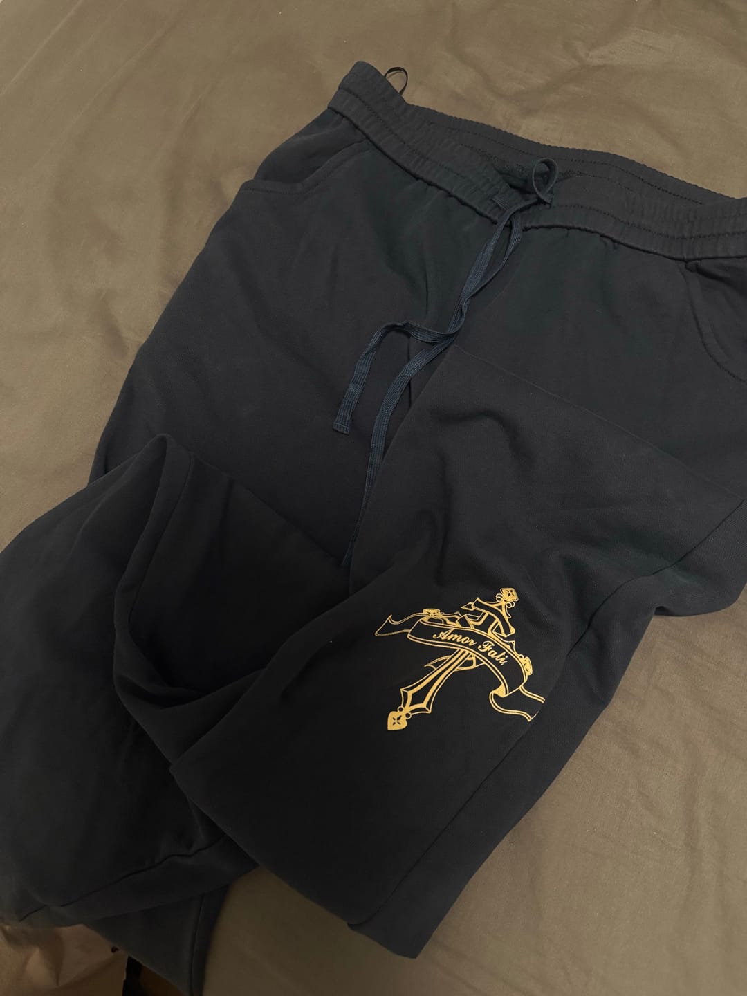Customer photo review of Rase le sol Draped Split-Hem Sweatpants