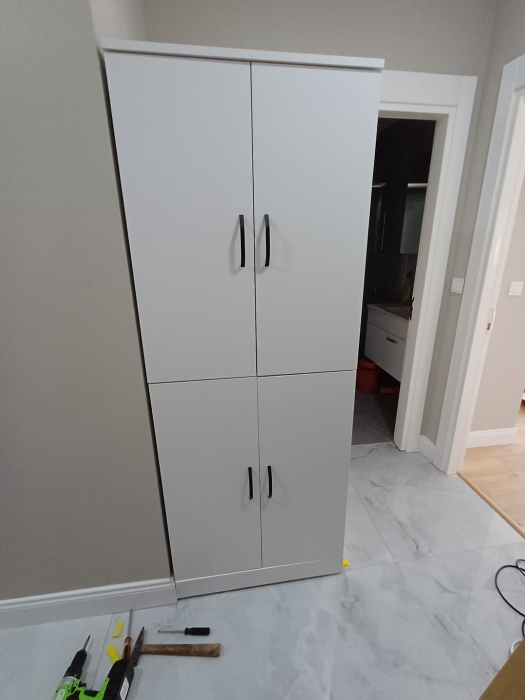 Customer photo review of Rani KD122 Çamaşır Makinesi Dolabı 4 Kapaklı Raflı Banyo Dolabı Beyaz