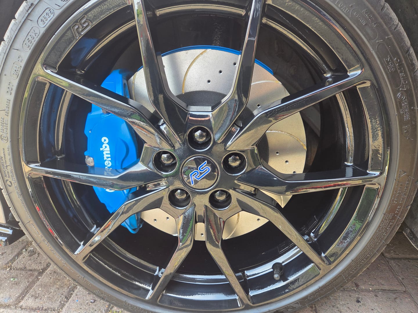 Customer photo review of Genuine Ford Mk3/3.5 Focus ST & RS Front Brake Dust Shields (Pair) - Painted