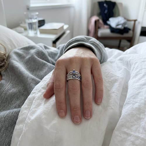 Customer photo review of Anillos del Emblema tu Casa .