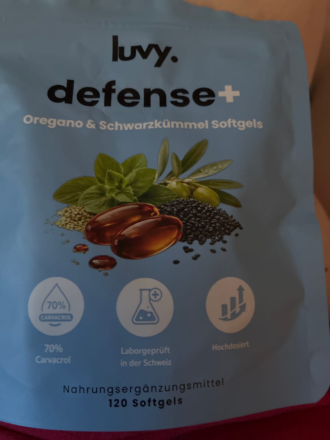 Customer photo review of DEFENSE+ 3-in-1 Darmkur | Oregano, Schwarzkümmel & Olivenblatt Softgels