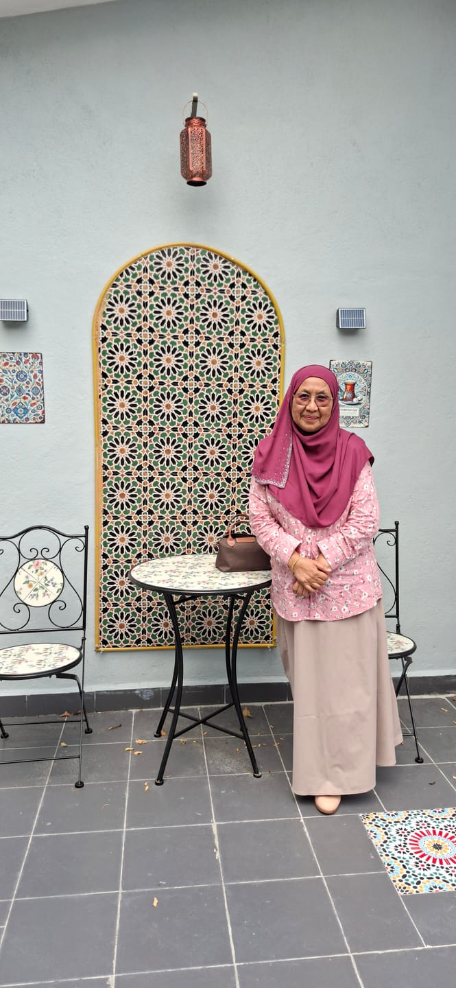 Customer photo review of Raffida Victoria Corporate Comfort Skirt In Khaki