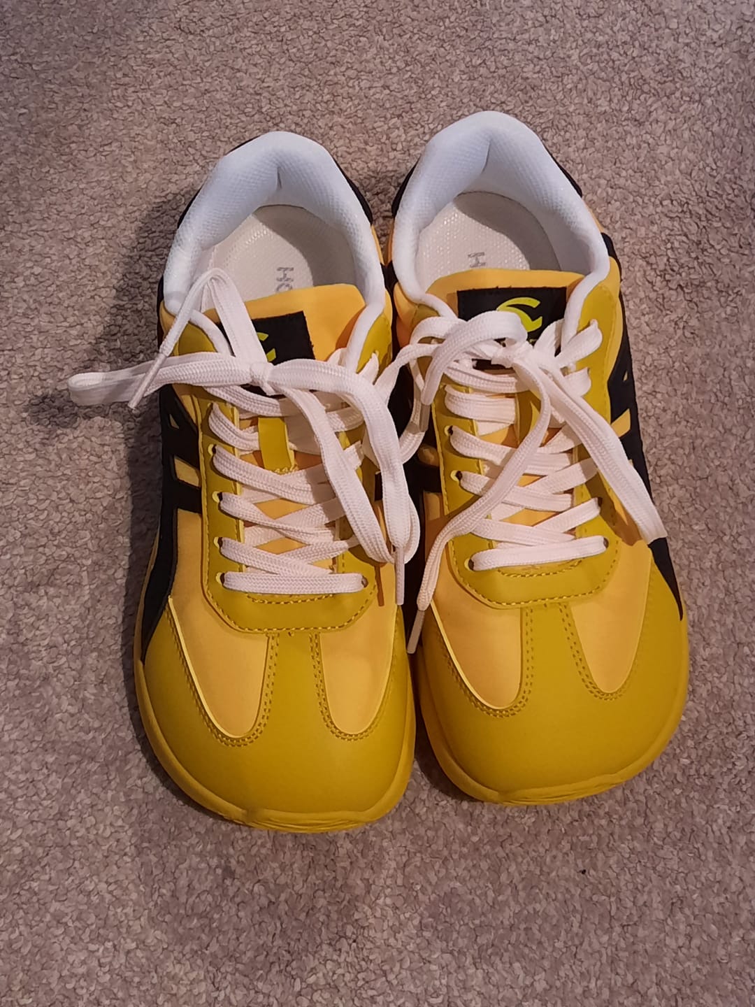 Customer photo review of Sedge - Wide Toe Sneakers