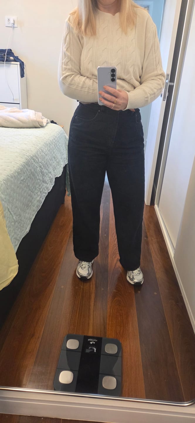 Customer photo review of Calça Jeans Reta Araçá Preta