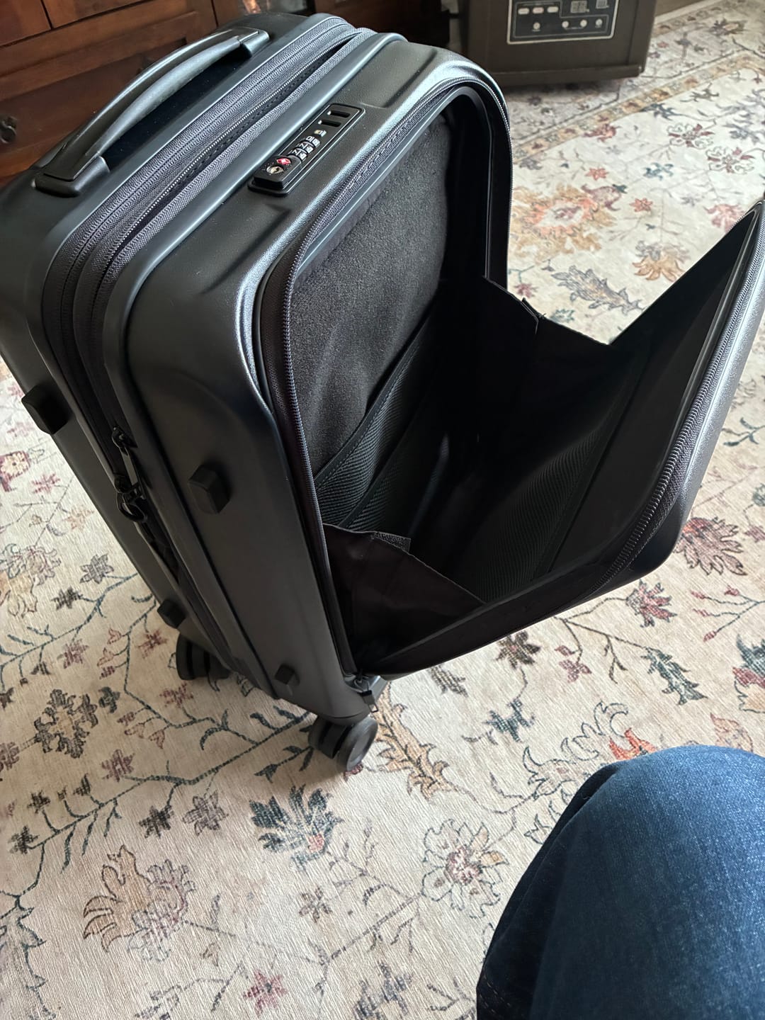 Customer photo review of Maleta Venture Carry On