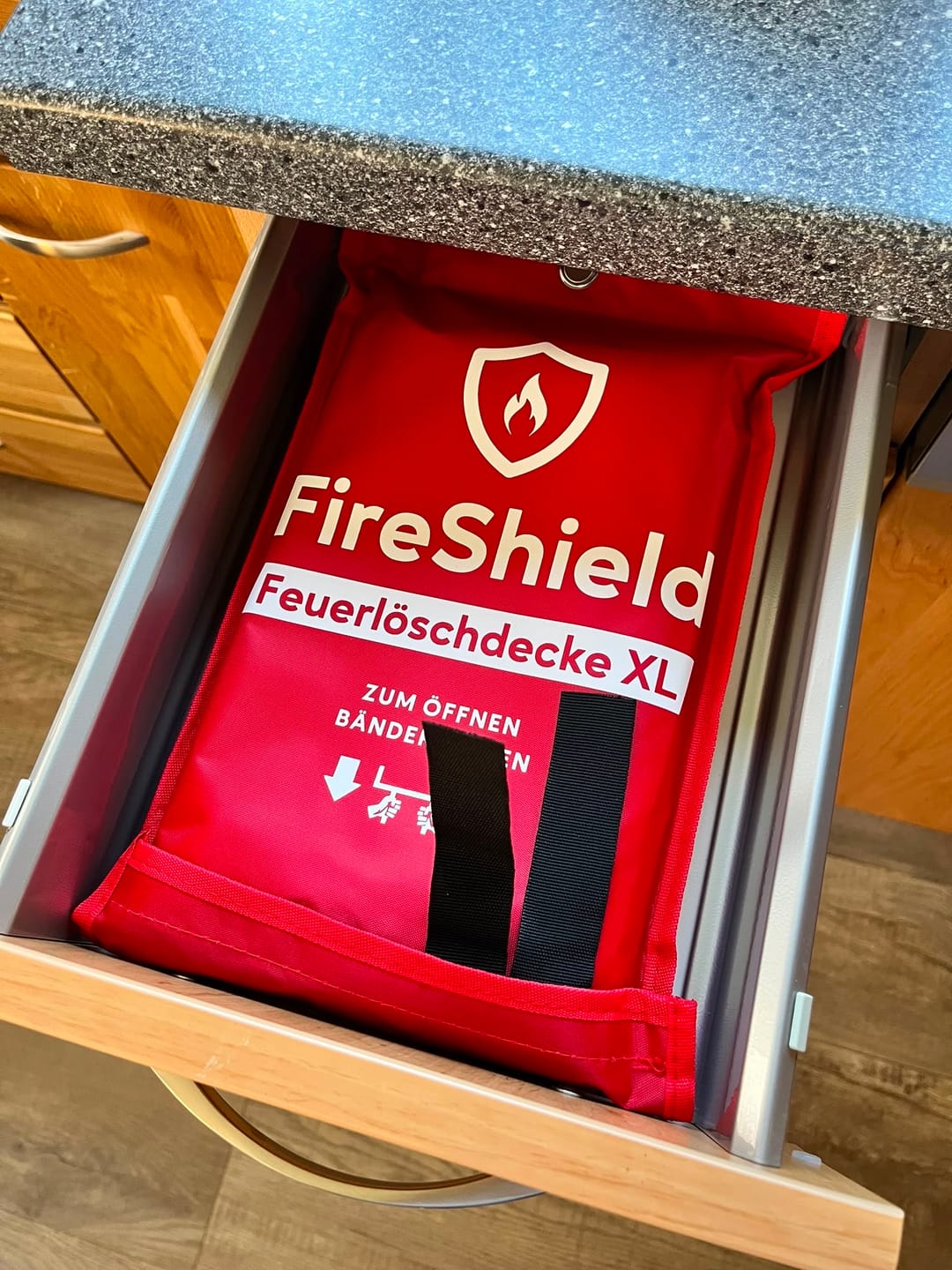 Customer photo review of FireShield - 3-Sekunden Notfall-XL Löschdecke