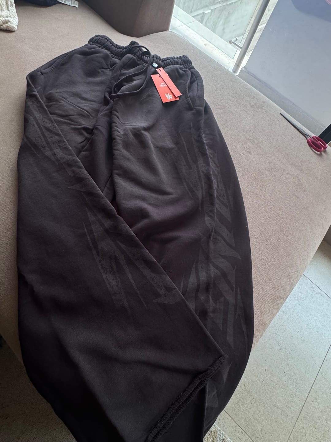 Customer photo review of 2144 - Shadow Sweats