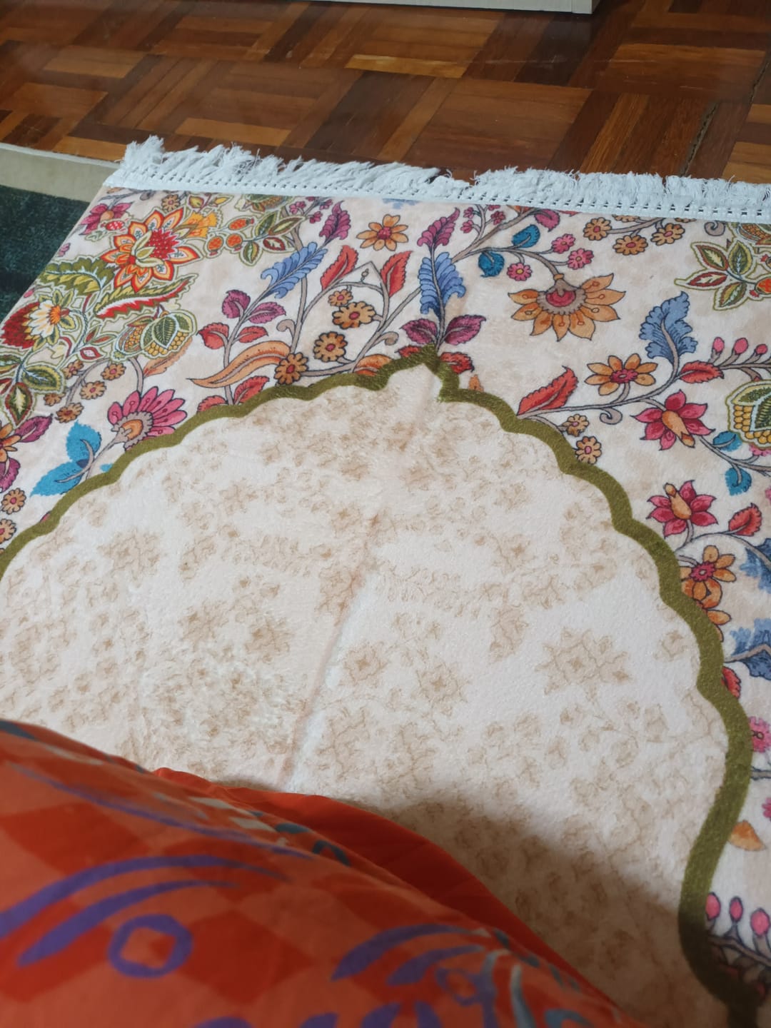 Customer photo review of Vintage Vine Padded Prayer Mat