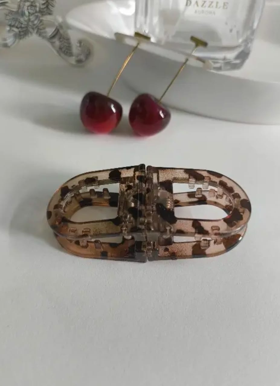 Customer photo review of Magnetic Hair Claw Clip