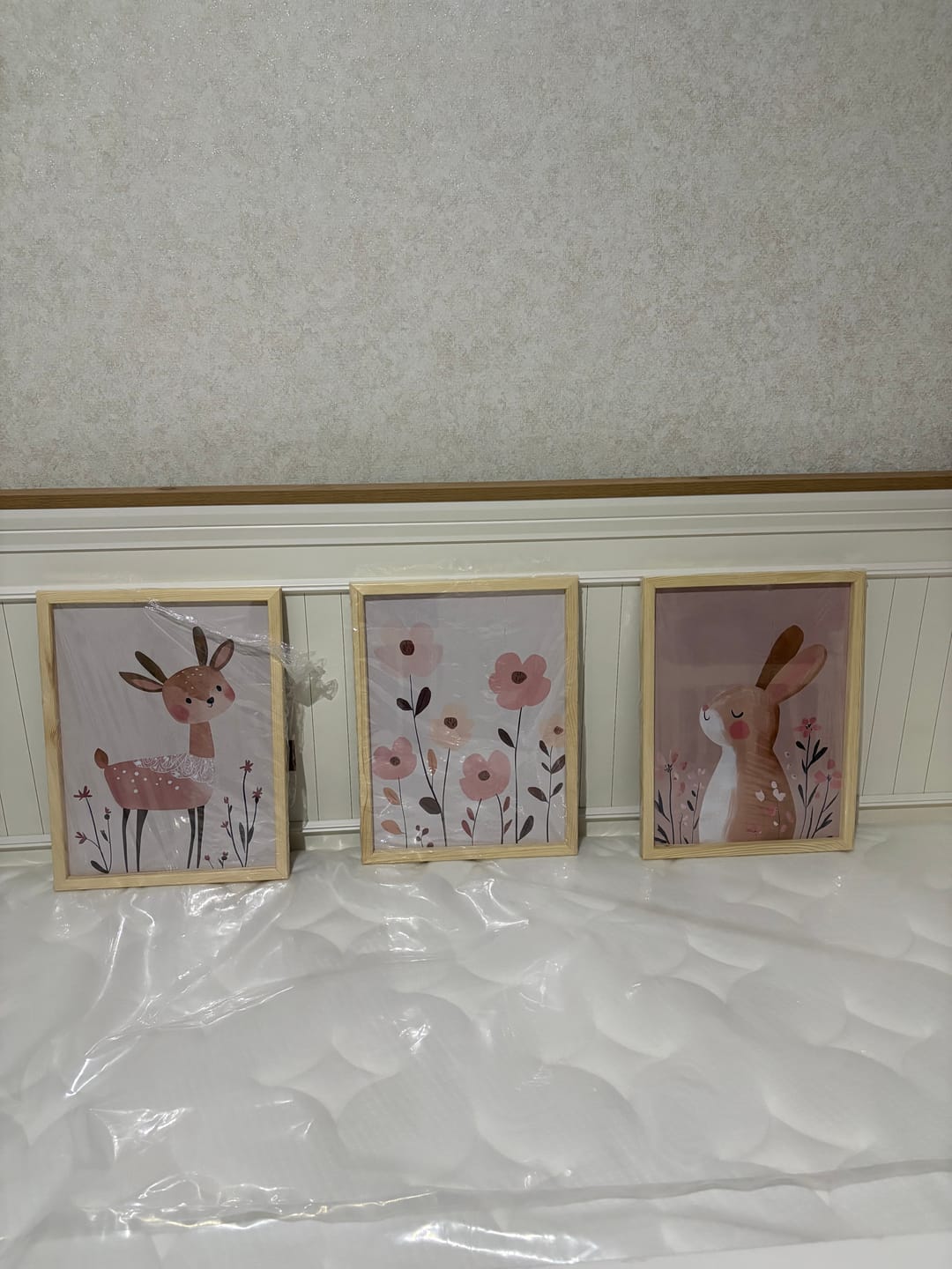 Customer photo review of 3 Parça Çiçekli Ceylan ve Tavşan Bohem Çocuk Odası Ahşap Çerçeveli Tablo Seti