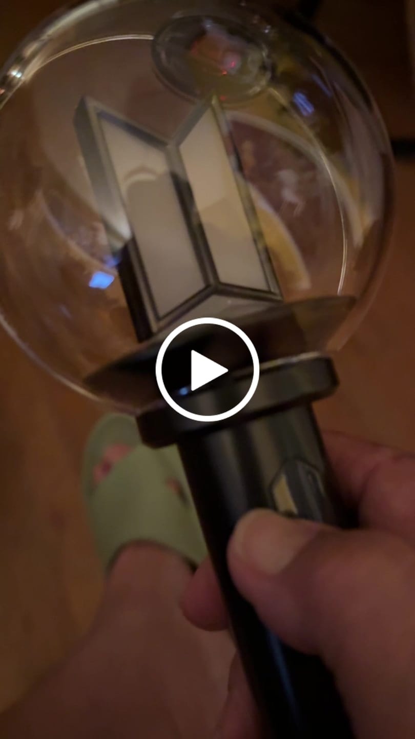 Customer video review of BTS - OFFICIAL LIGHT STICK VER.4 CRADLE