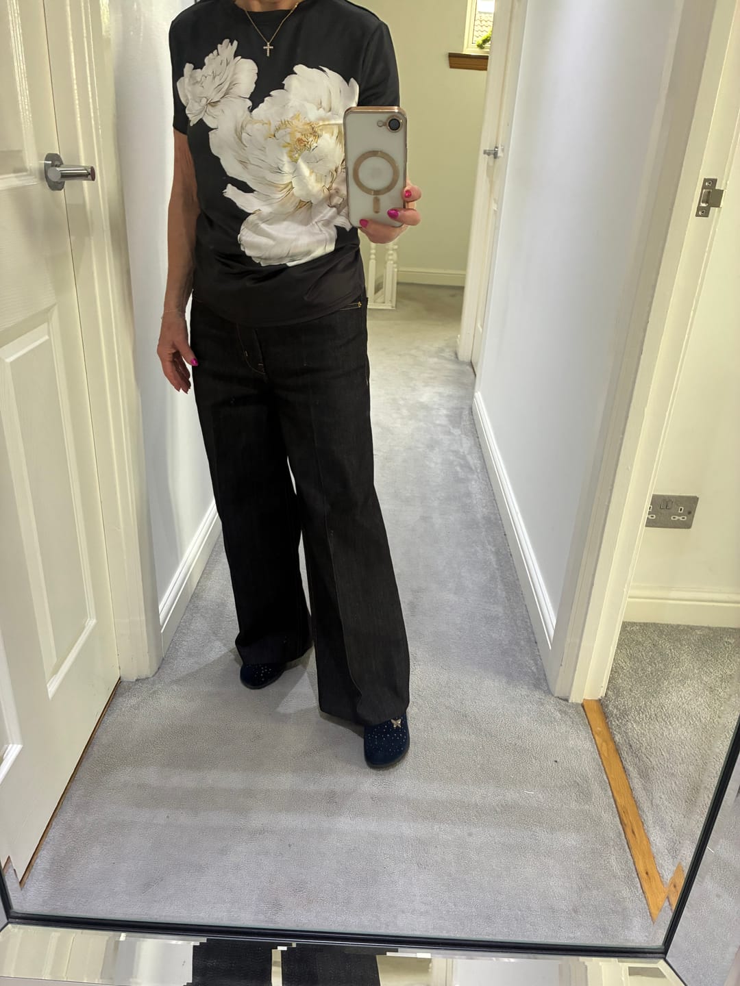 Customer photo review of Short Sleeves Contrast Color Flower Print Round-Neck T-Shirts Tops