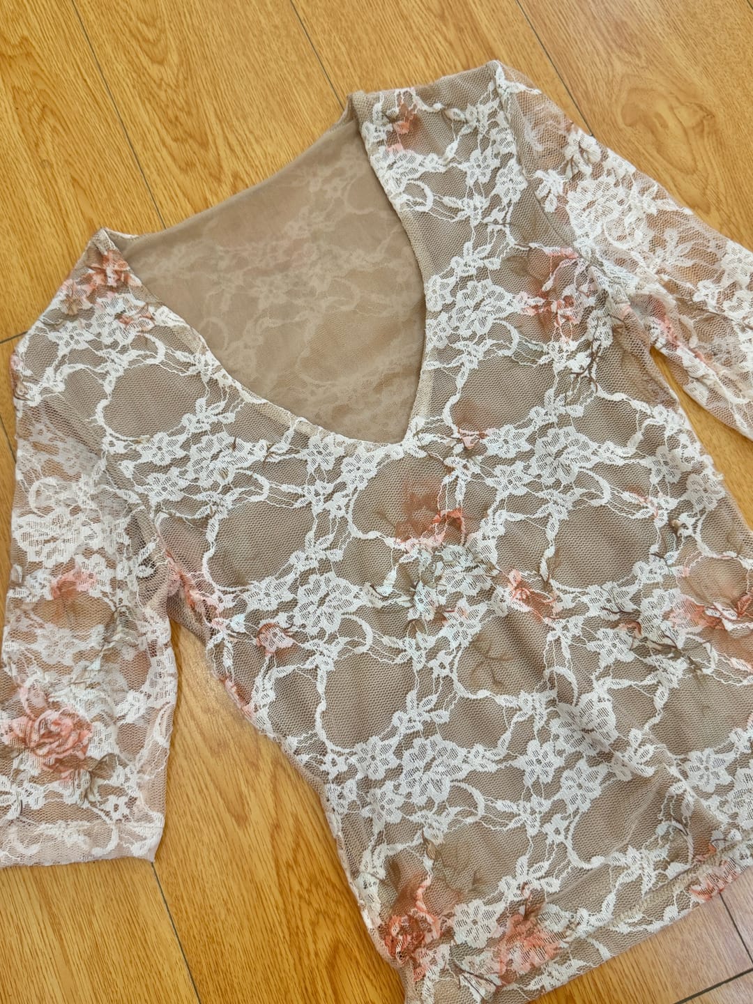 Customer photo review of Hydrae Floral Lace Sheer Scoop-Neck Fitted Top