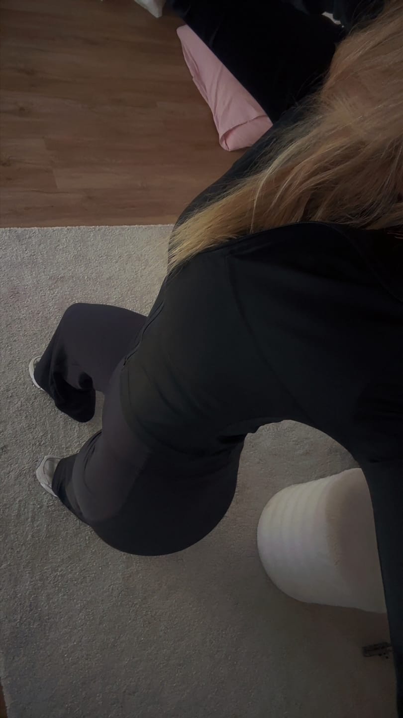 Customer photo review of LUXE Sculpt Straight Leg Leggings - Deep Black