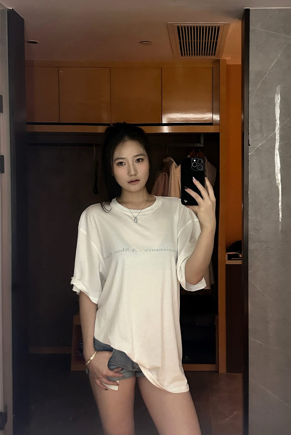 Customer photo review of 0122stepll Renaissance Graphic Oversized T-Shirt