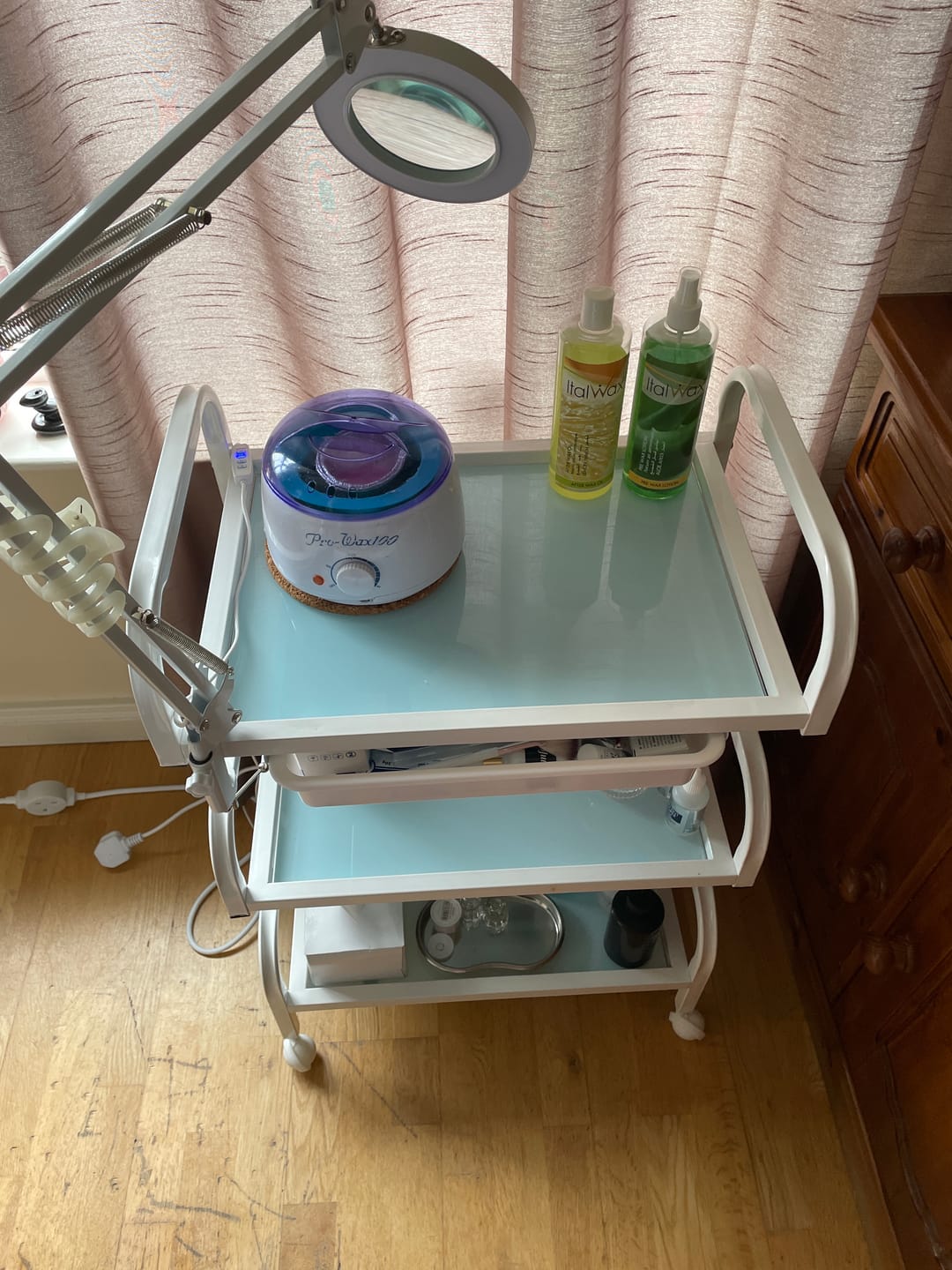 Customer photo review of Cosmetic table Basic 121