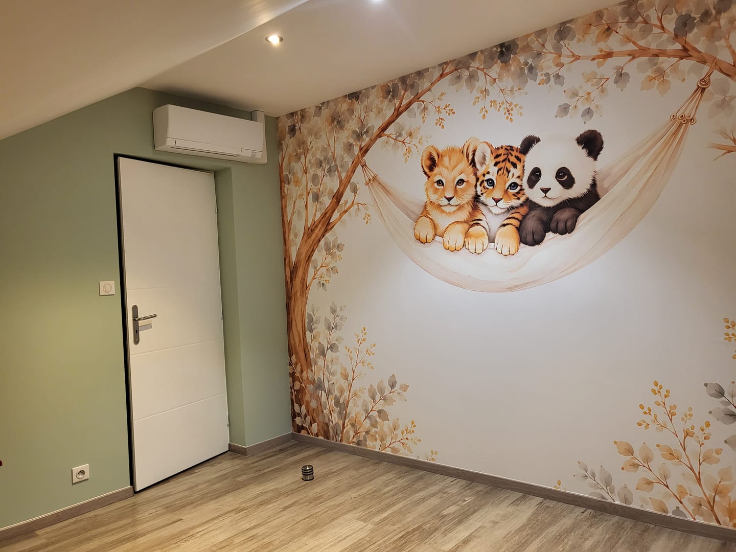 Customer photo review of Papier Peint Animaux   Hamac Lion, Tigre, Panda