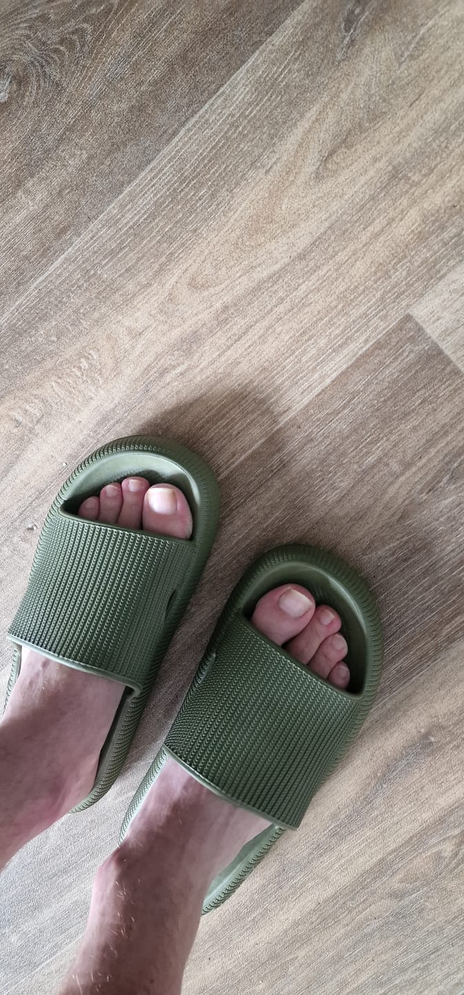 Customer photo review of HappyFlops Original Drop 002