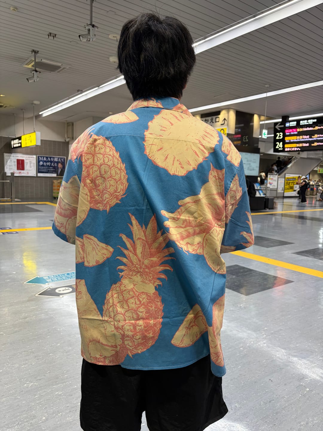 Customer photo review of 「パイナップルとくつろぎ猫」トロピカル柄アロハシャツ