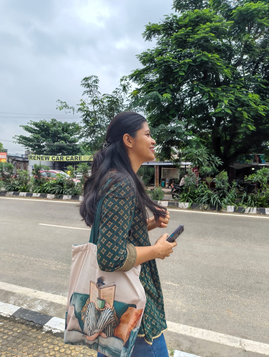 Customer photo review of Cozy Reader Boho Canvas Tote Bag with Zipper