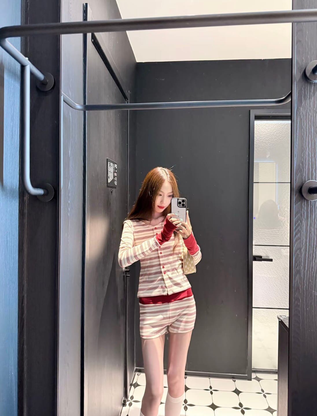 Customer photo review of Rase le sol Striped Button-Up Top & Shorts Set