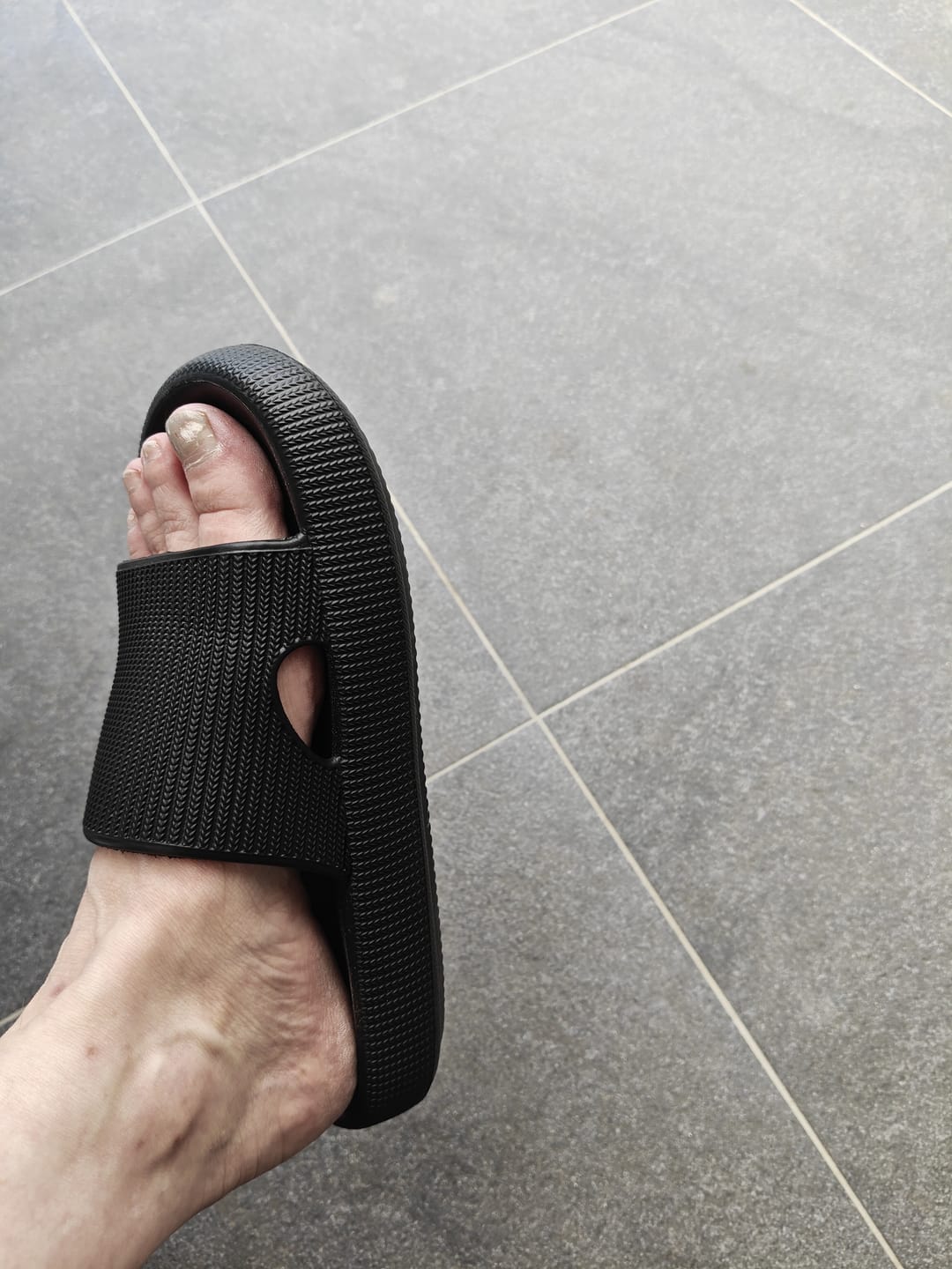 Customer photo review of HappyFlops Original