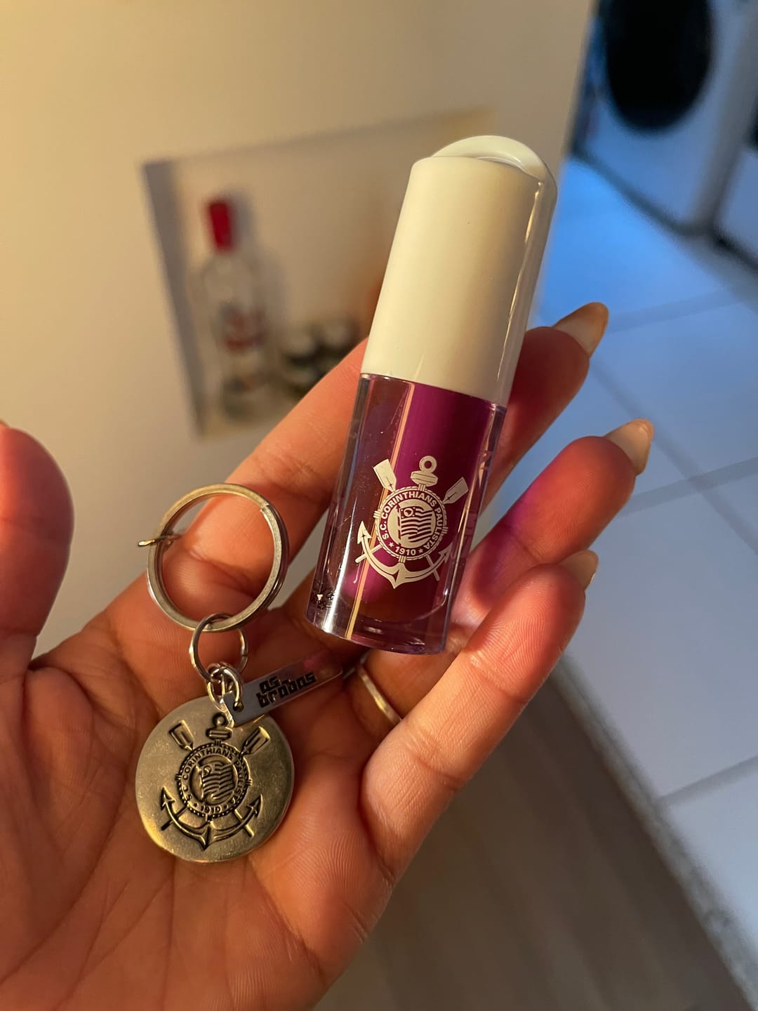 Customer photo review of Lip Oil As Brabas Corinthians Edição Limitada  - Vizzela