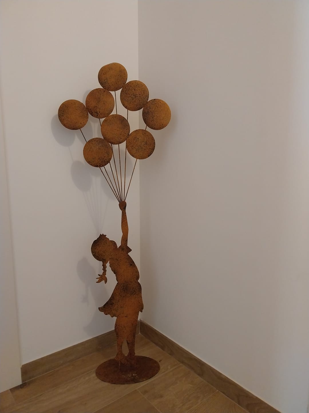 Customer photo review of Bimba con Palloncini Grande in Ferro Corten Marrone Ruggine( 120x45x18 cm)