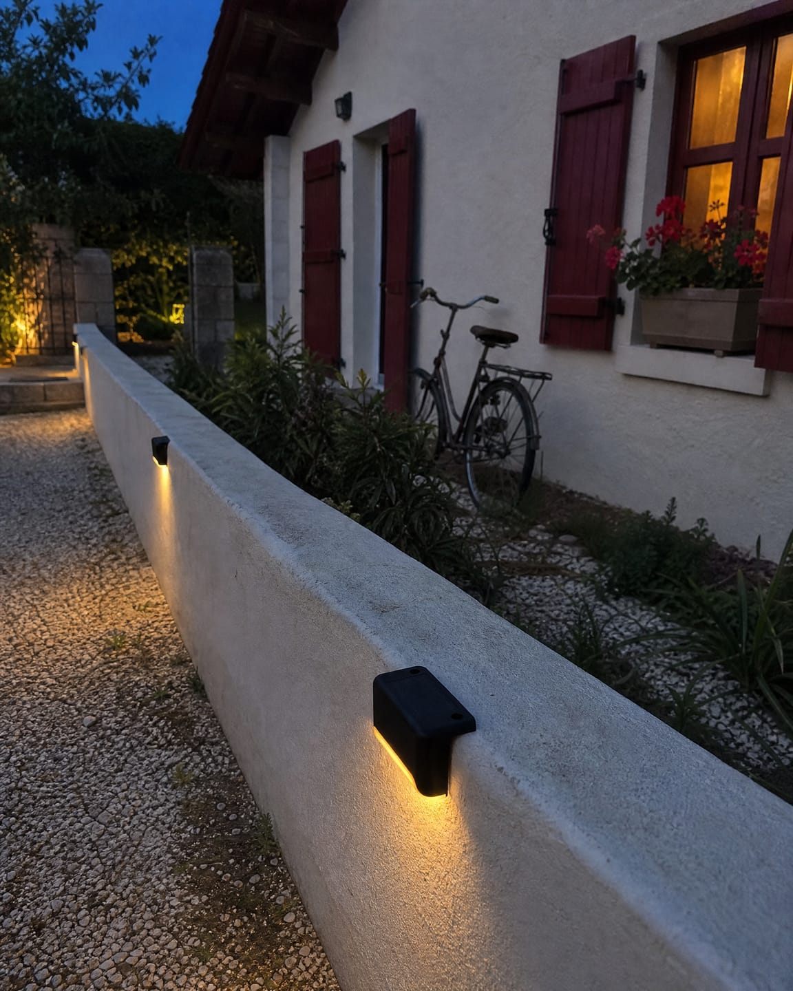 Customer photo review of LumiGlow™ – La lumière solaire qui sublime vos extérieurs