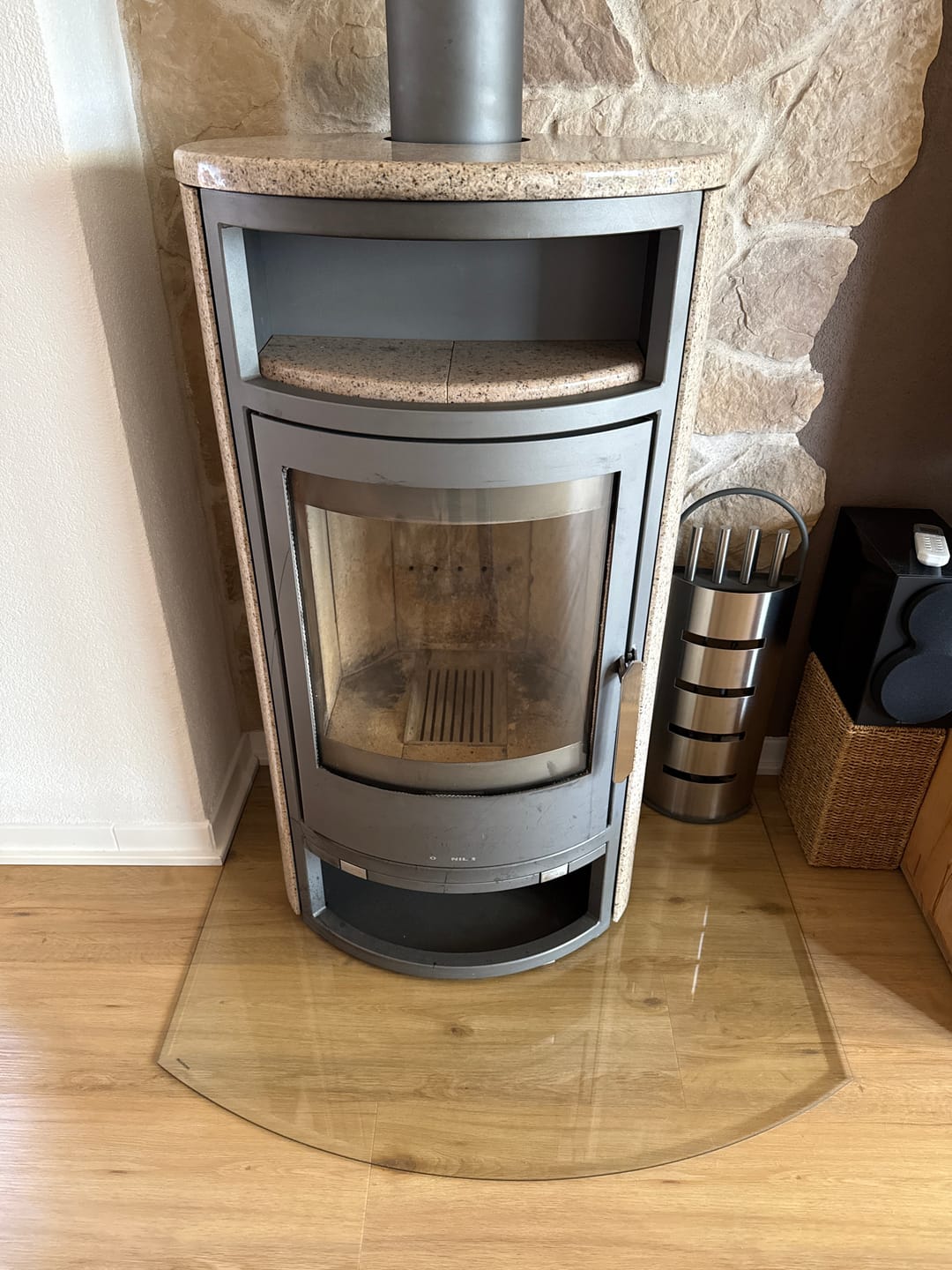 Customer photo review of Glasplatte Kamin, Funkenschutzplatte Glas für Kaminofen - Segmentbogen