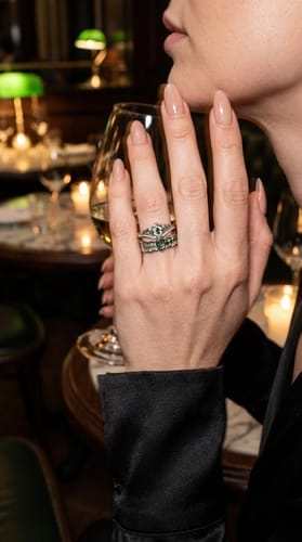Customer photo review of Anillos del Emblema tu Casa .