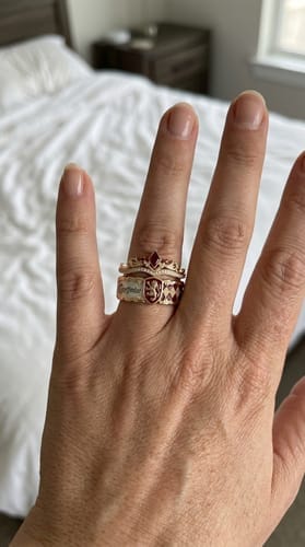 Customer photo review of Anillos del Emblema tu Casa .