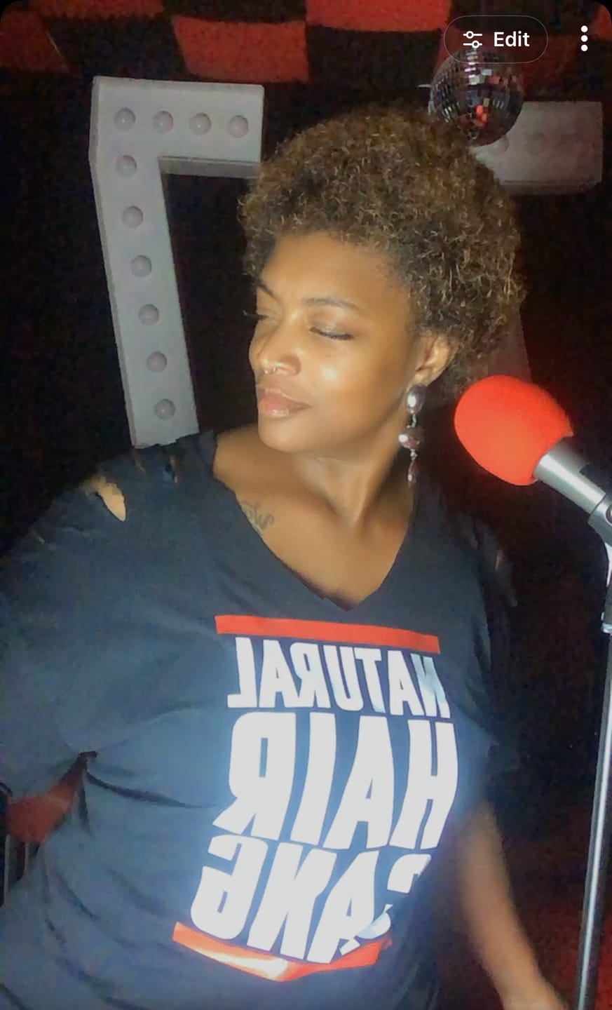 Customer photo review of Natural Hair Gang T-shirt (Blk)