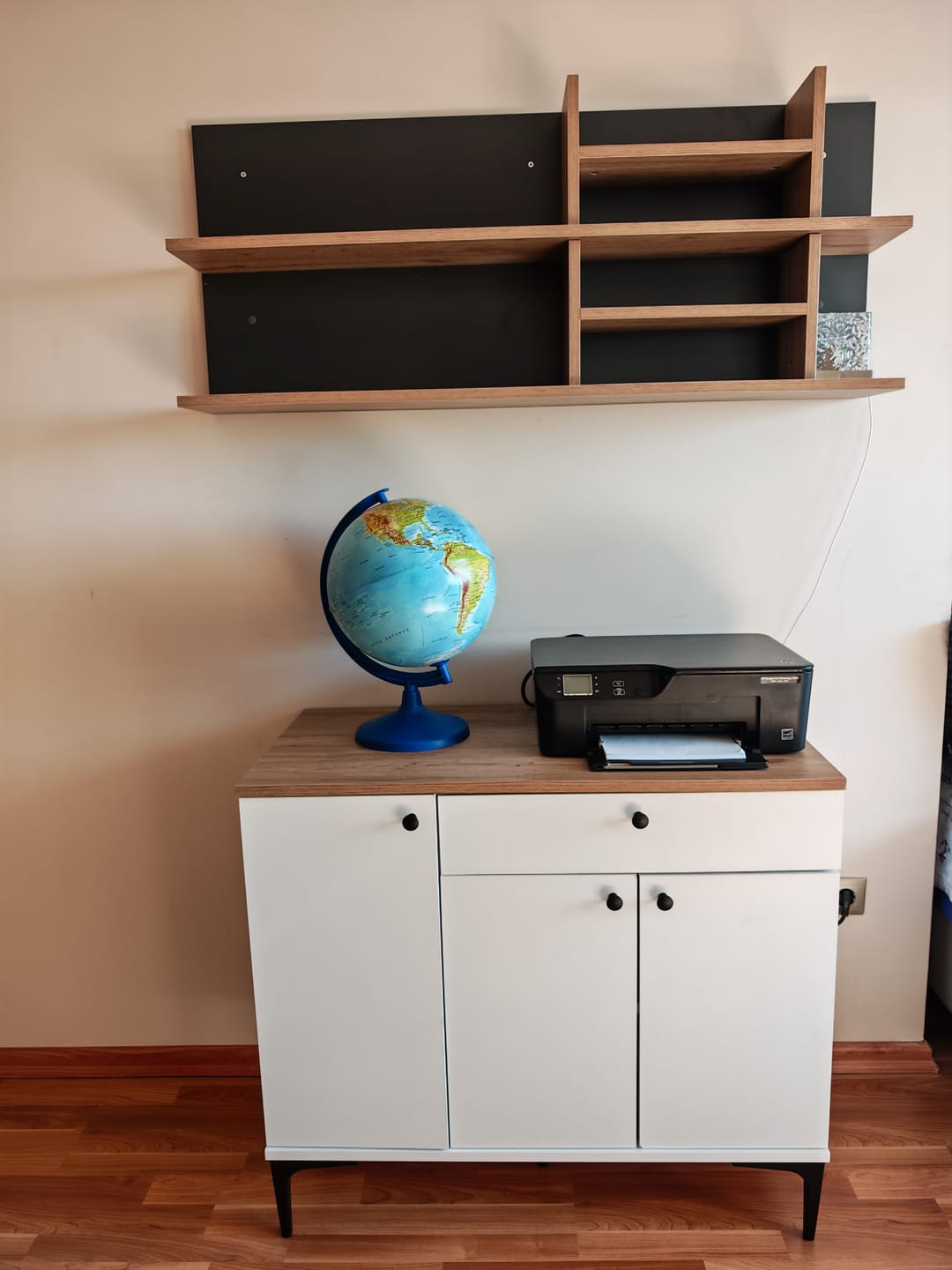 Customer photo review of Rani AE103 Dekoratif Duvar Rafı  Antrasit - Sepet Ceviz