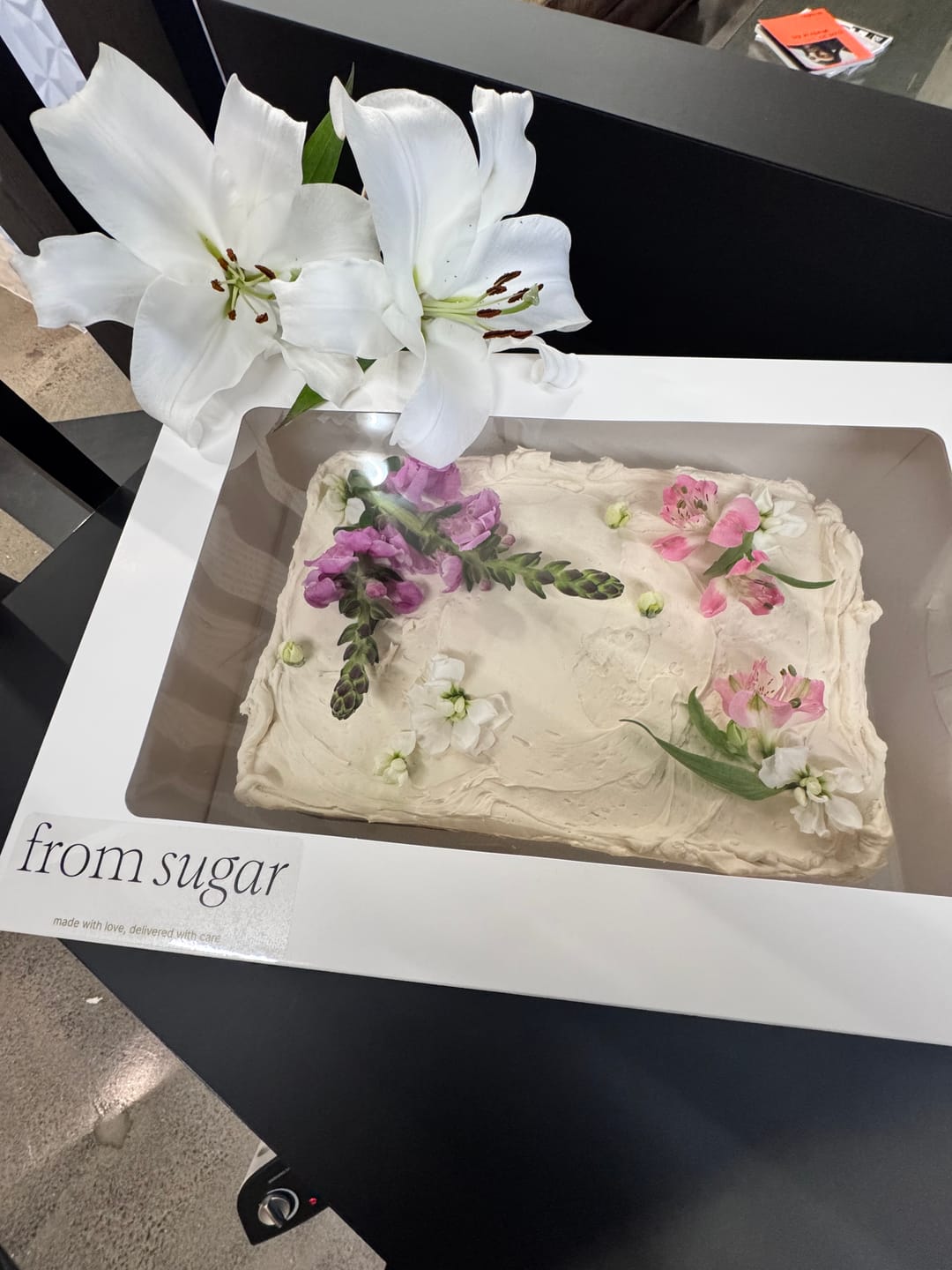 Customer photo review of floral sheet cake