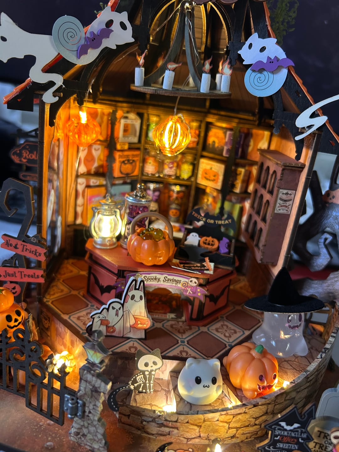 Customer photo review of Rolife Haunted Candy House – DIY Miniaturhaus für Halloween