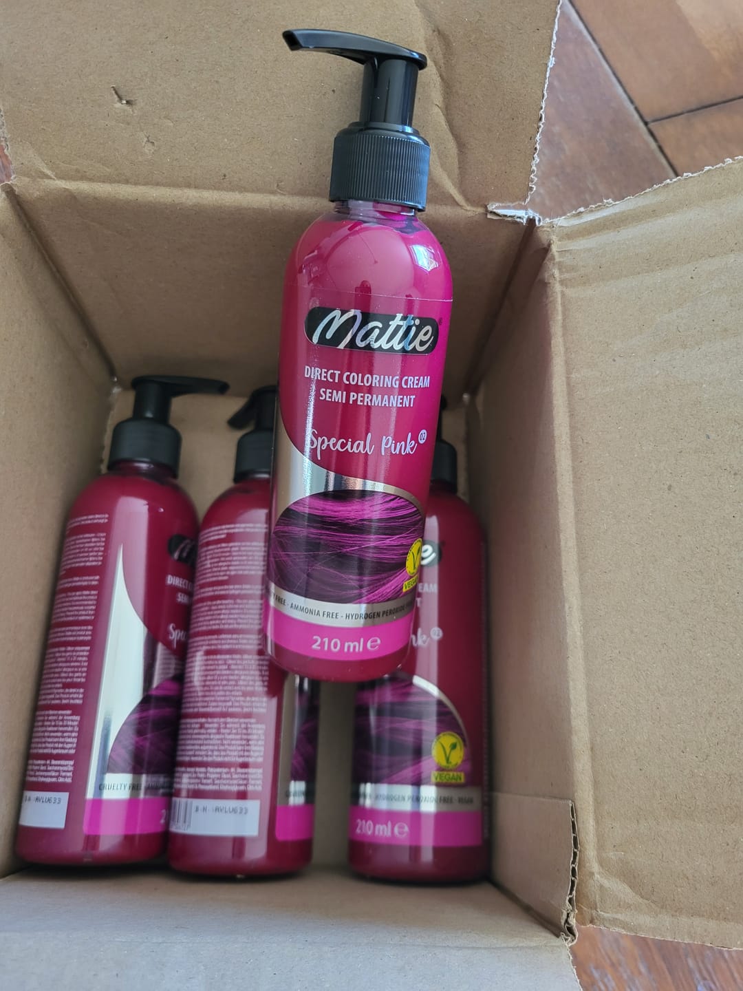 Customer photo review of Mattie Special Pink - Vegan Semi-Permanent Direct Dye Hair Color Cream 210 ml