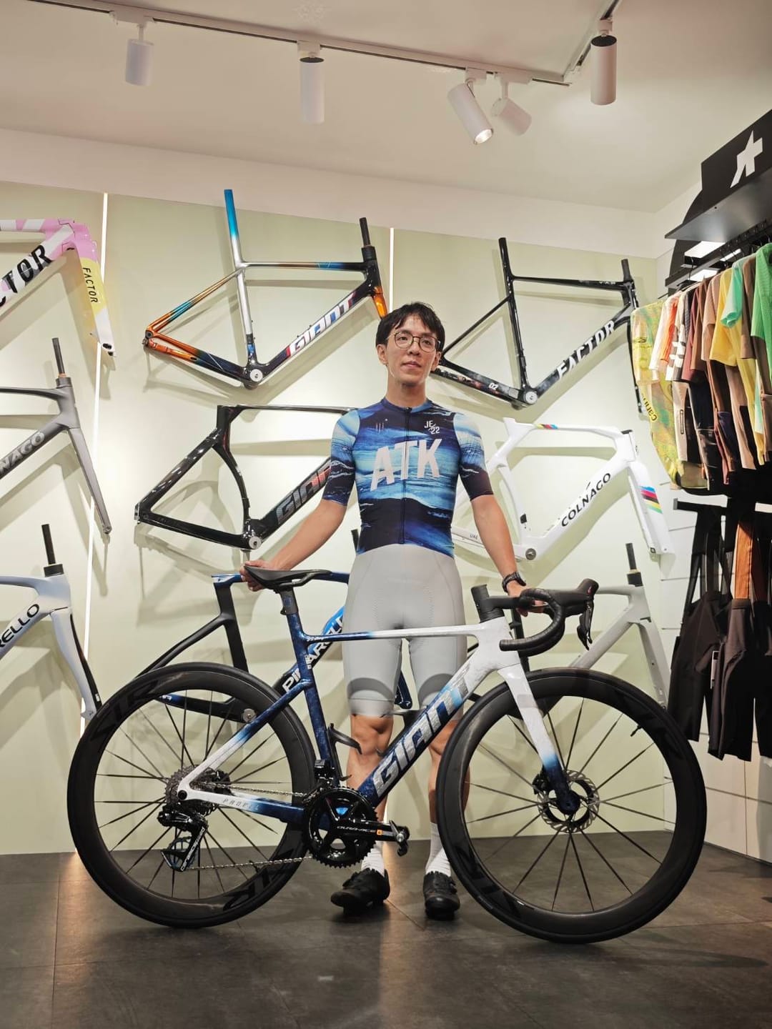 Customer photo review of ATK | HexCore™ 3D 男吊帶單車褲 -淺灰
