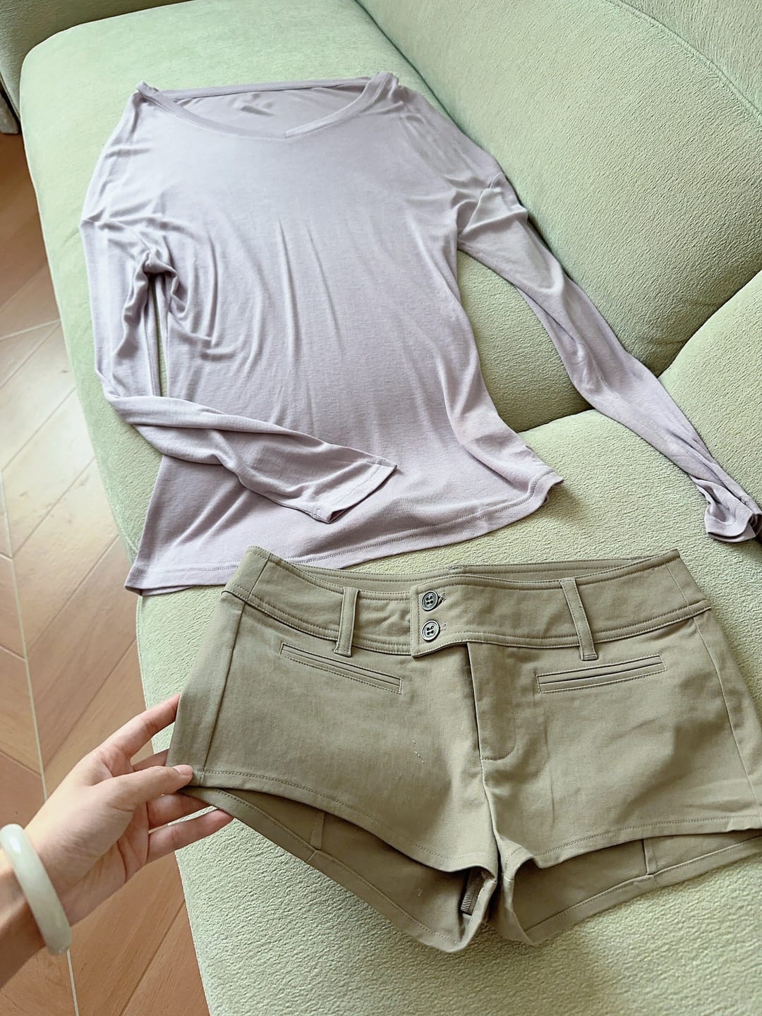 Customer photo review of Hydrae Lilac Soft Knit V-Neck Draped Wool Long Sleeve Fitted Top