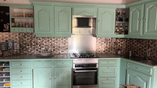 Customer photo review of Crédence Autocollante Hexagone Violet — Mosaïque Cuisine, Salle de Bain & WC