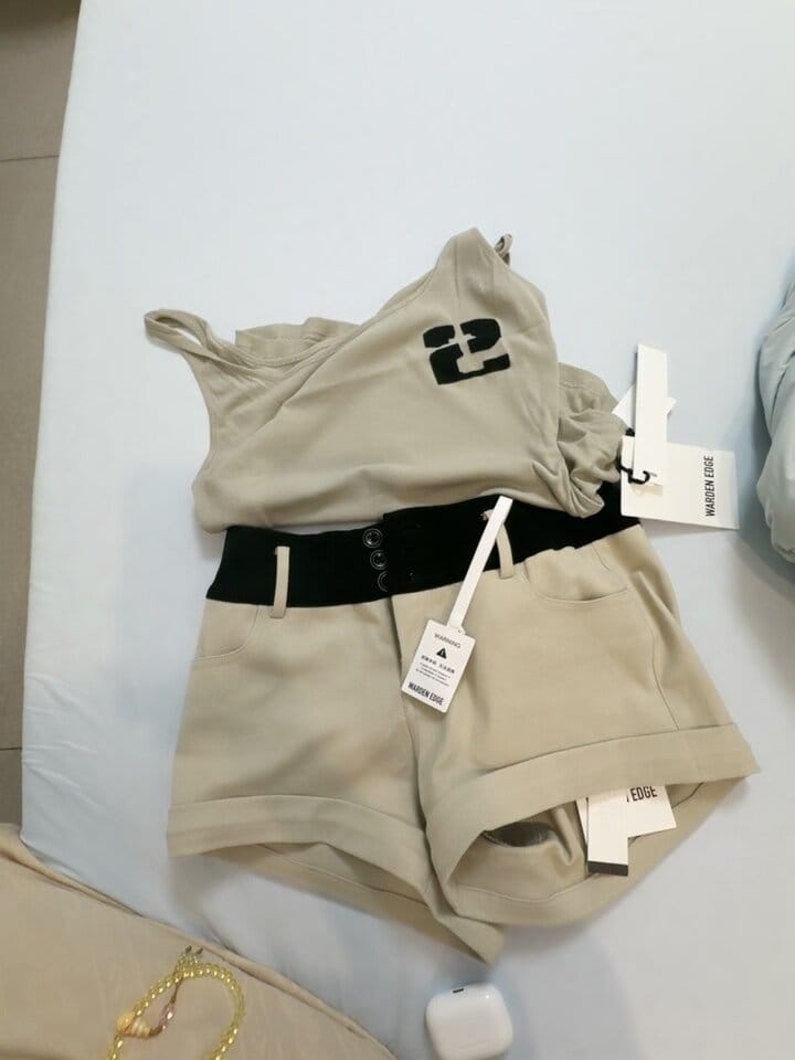 Customer photo review of WARDEN EDGE Minimal Logo Vest & Structured Waist Shorts Set