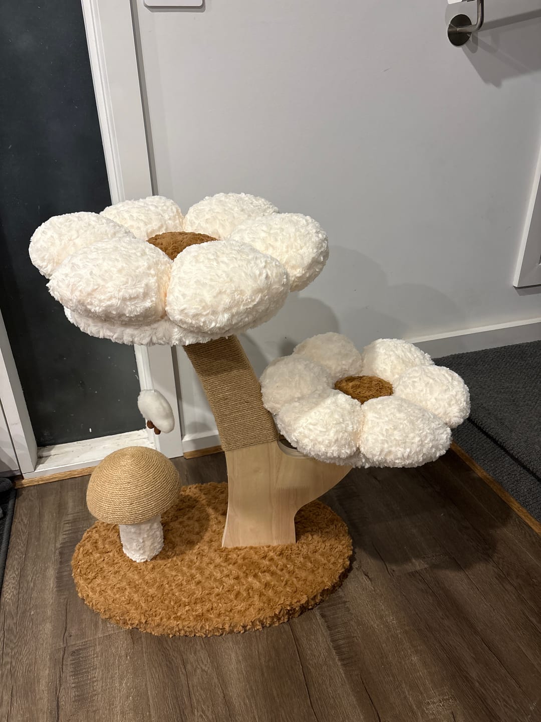 Customer photo review of Flower Series Cat Tree – 2 Platforms
