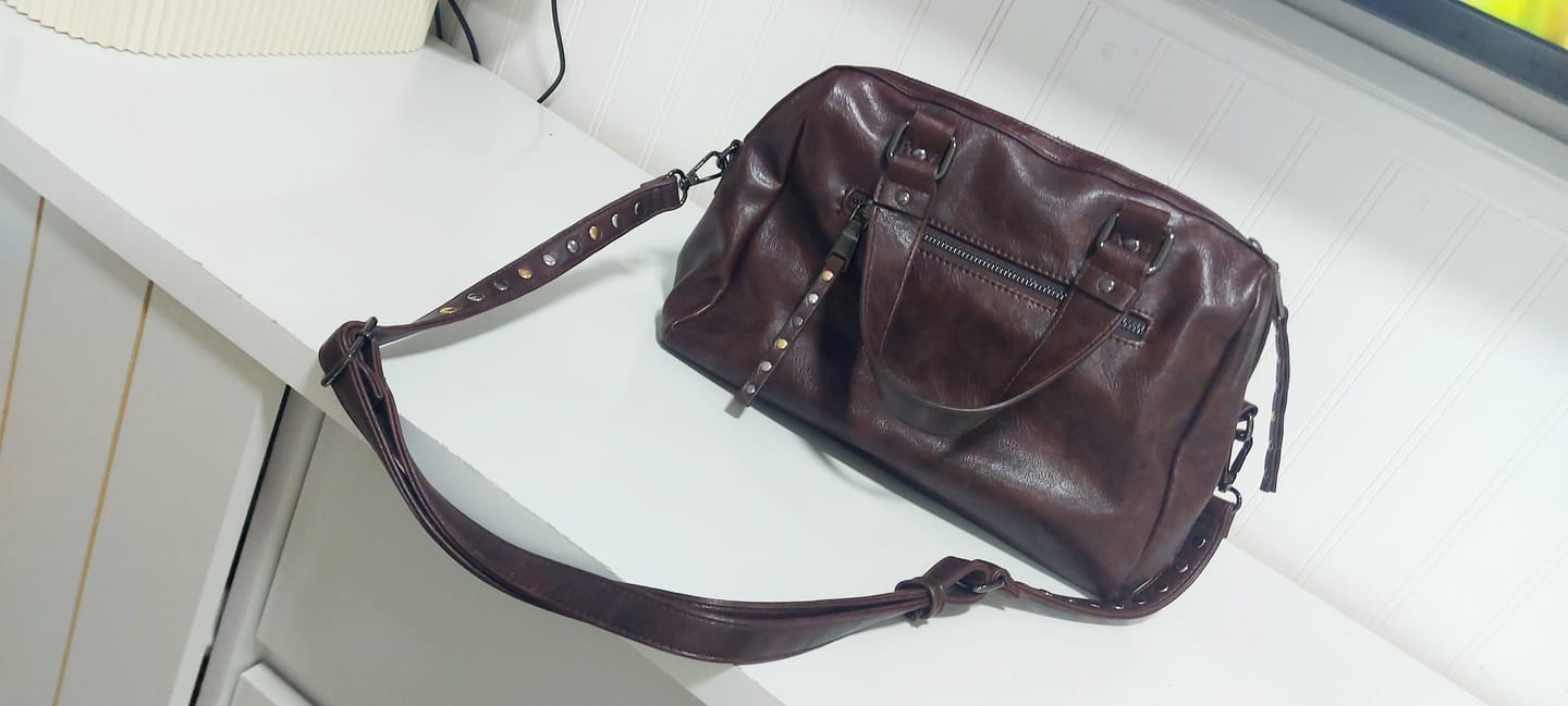 Customer photo review of Cartera De Hombro Tachas Street
