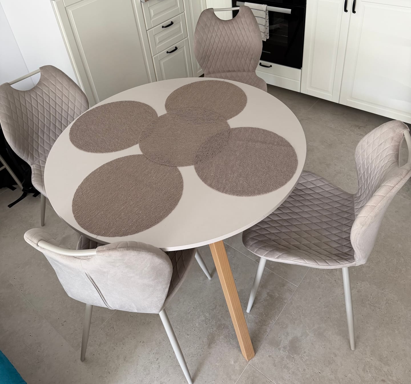 Customer photo review of Masa extensibila RUBEN, casmir/stejar, PAL, 102/142x102x73 cm