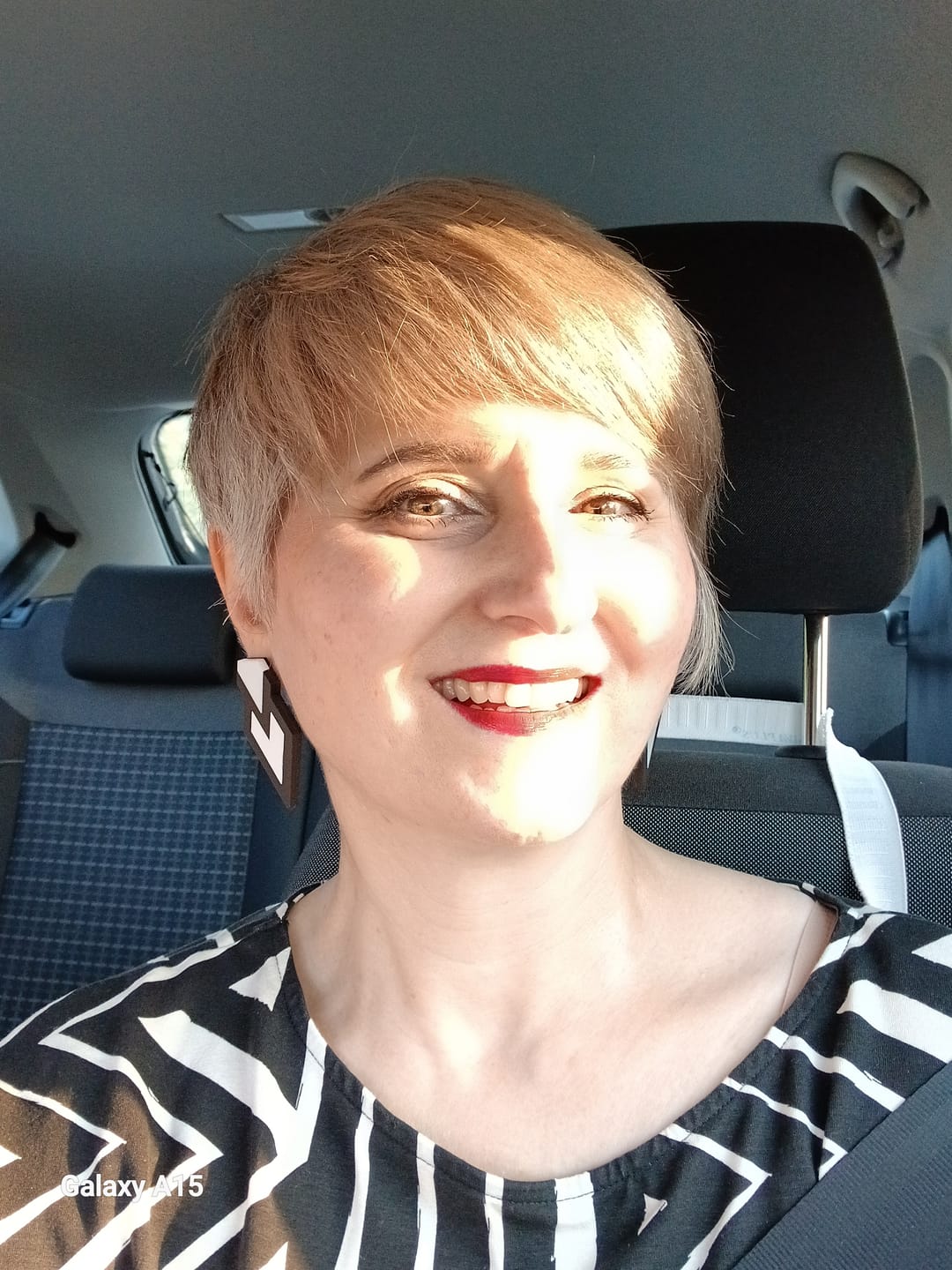 Customer photo review of Greta - Orecchini in Plexiglas