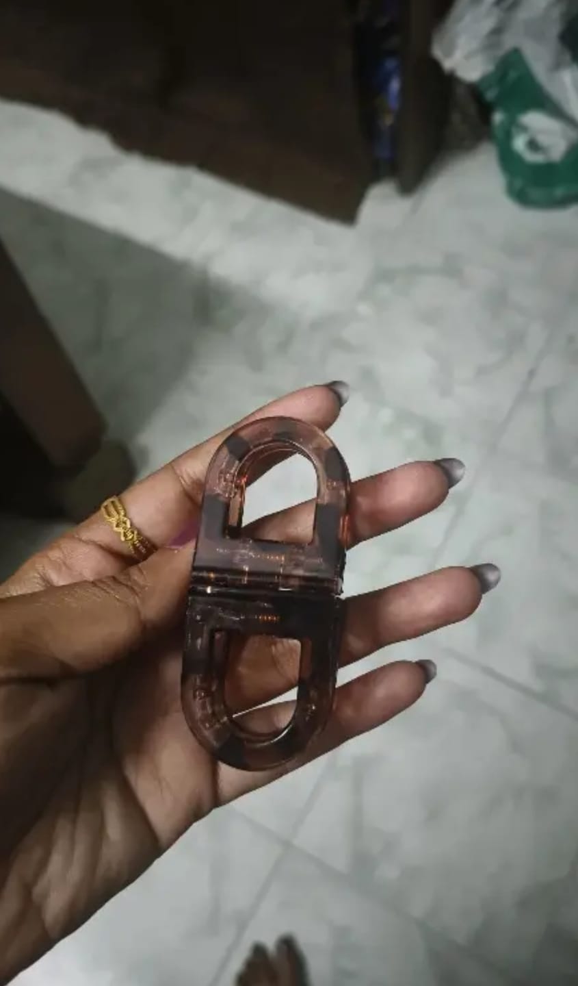 Customer photo review of Magnetic Hair Claw Clip