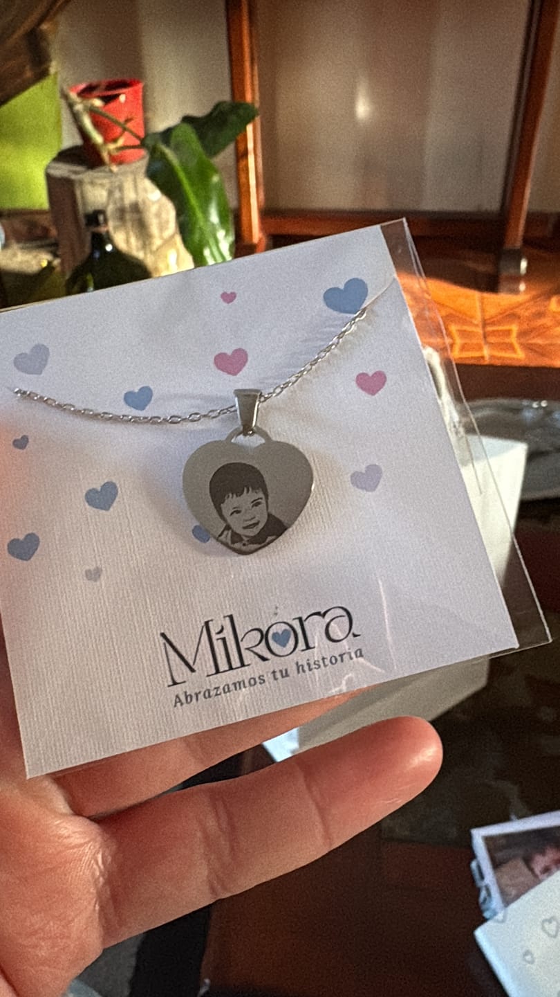 Customer photo review of Pack 2 Collares con Grabado Personalizado | Historia Compartida 🫂